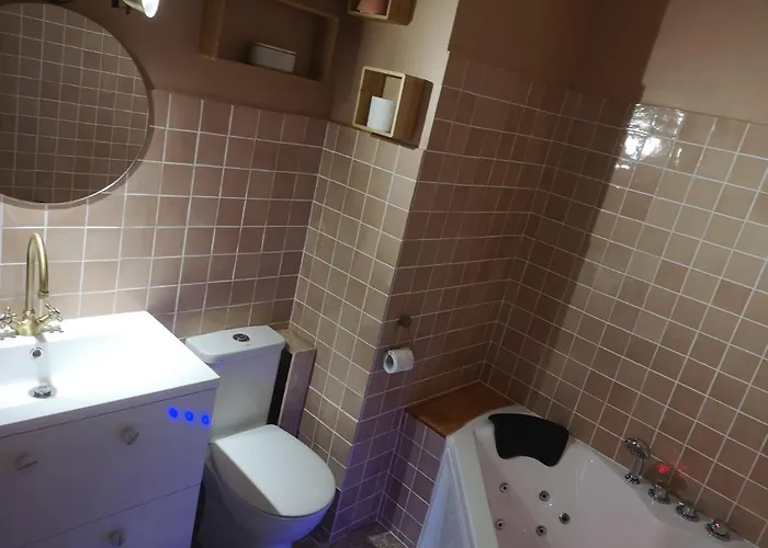 Le Petit Astro Parking Prive *